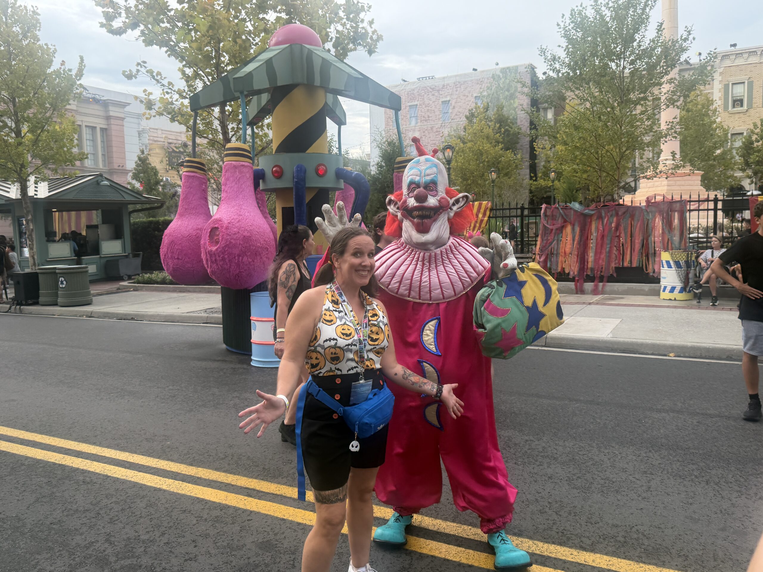 Expert Travel Advisor Katy Thompson with Killer Clowns from Outerspace at the Stay and Scream at HHN 35 in Orlando FL
